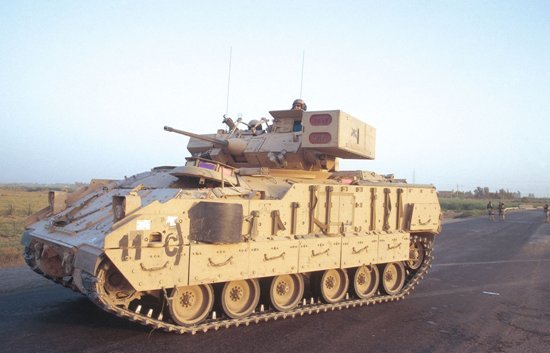 DML - M6 Bradley Linebacker A-DV 1:72