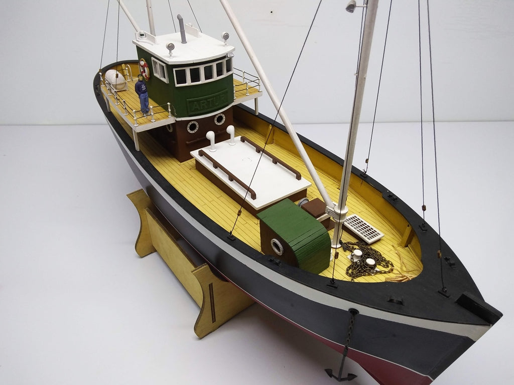 Nauticurso Artur Brazilian Fisherman With R/C Hardware 1:32 Scale