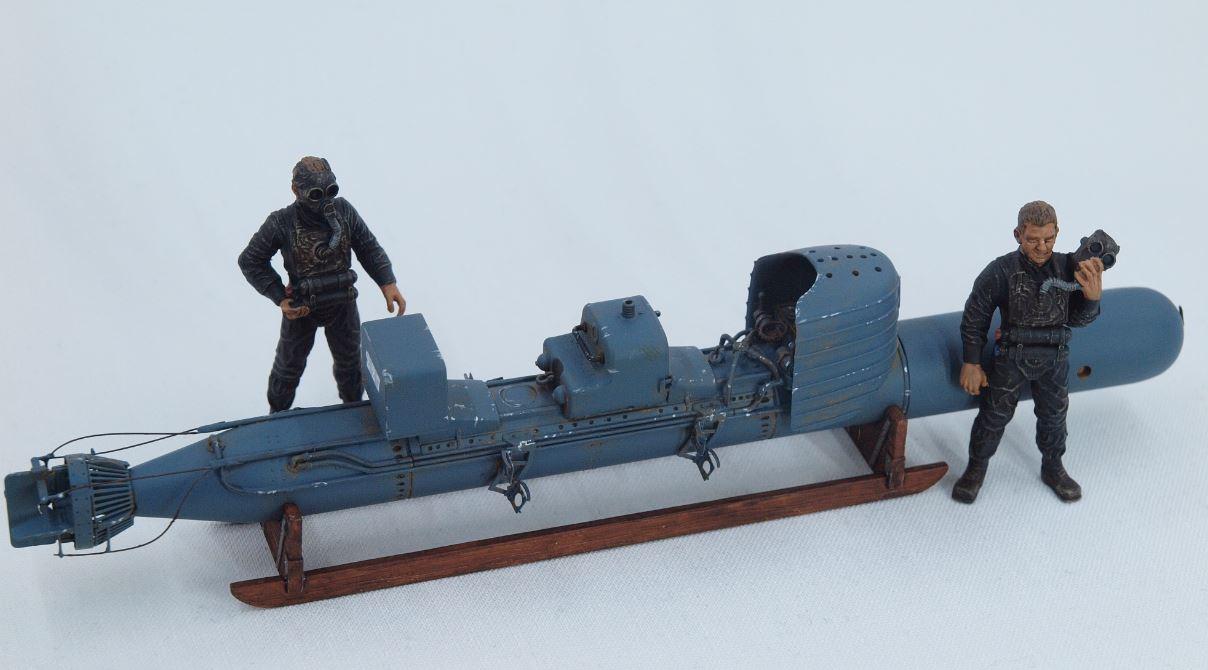 Italeri - SLC "MAIALE" WITH CREW 1/35 Scale