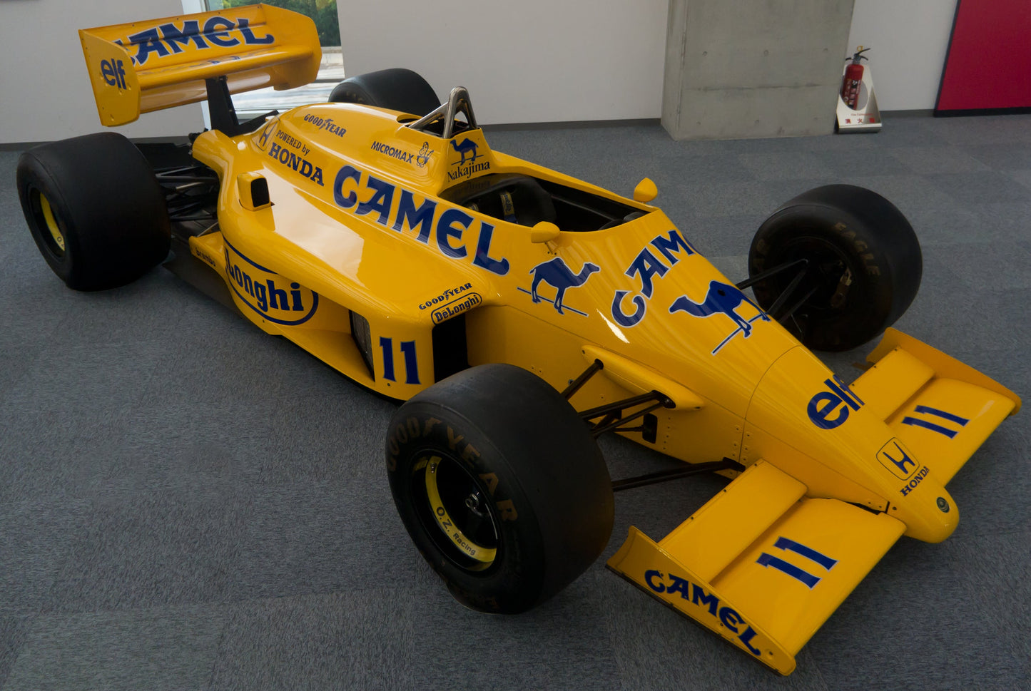 Tameo - SLK086 Lotus 99T Honda - 1987 - White Metal Car Kit - Scale 1:43, Made in Italy
