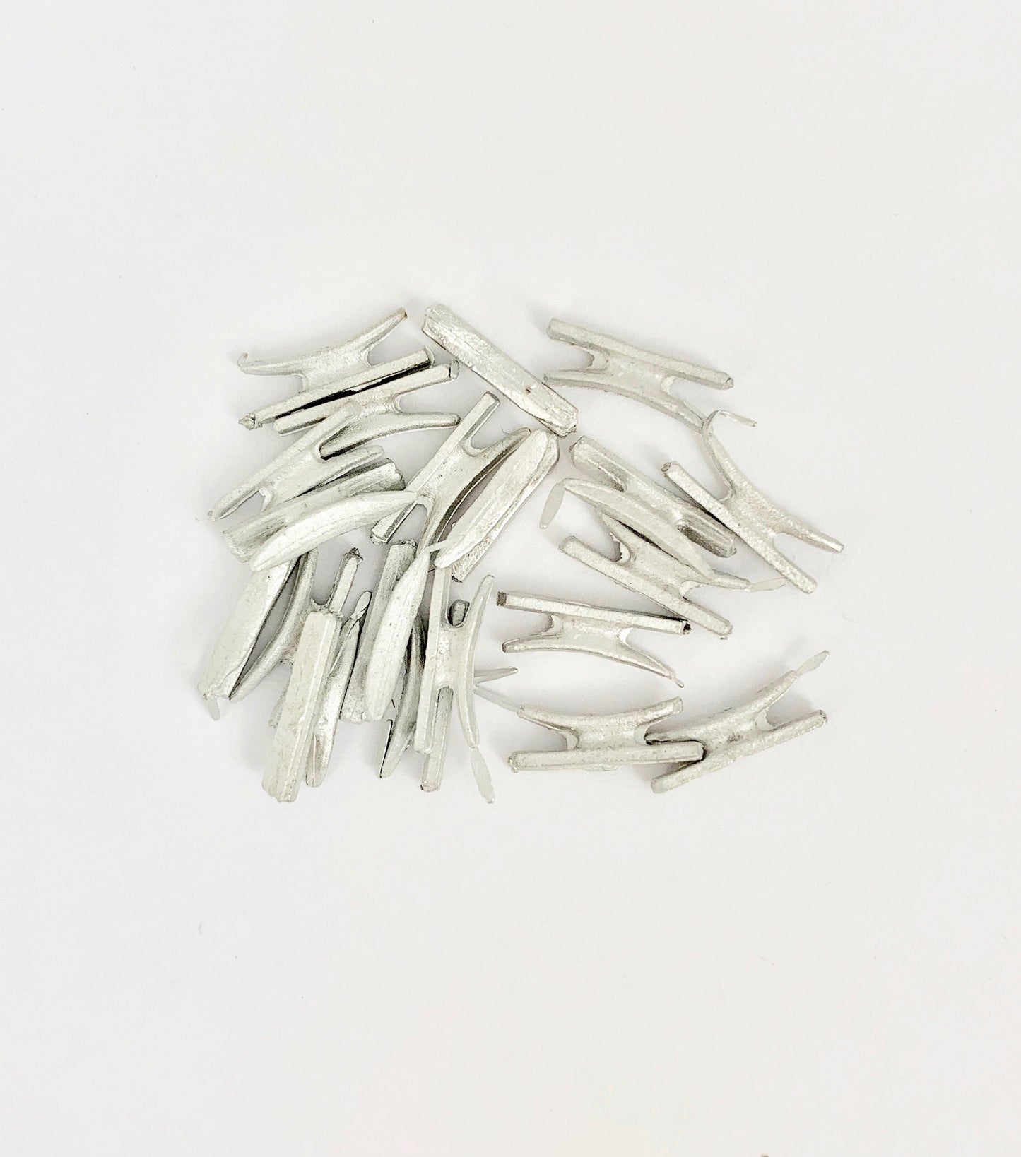 Model Expo - 7/16" (11mm) Pewter Cleat, Two Horned with Pin 20 pcs