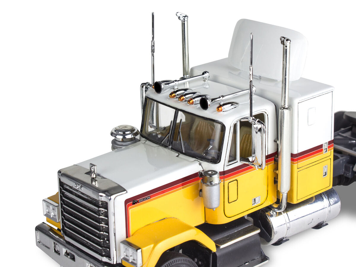 Revell - Chevy Bison Semi Truck