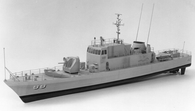 Dumas - #1218 U.S.S. Crockett 51" Inches