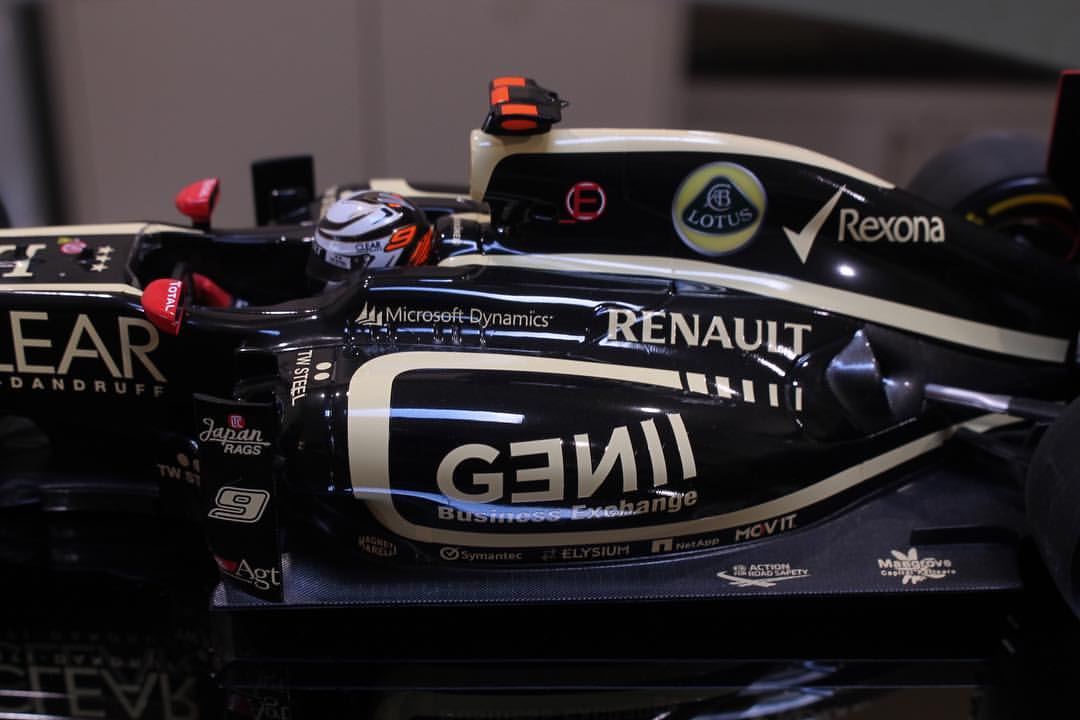 Tameo - TMK406 Lotus E20 Renault - 2012 - White Metal Car Kit - Scale 1:43, Made in Italy