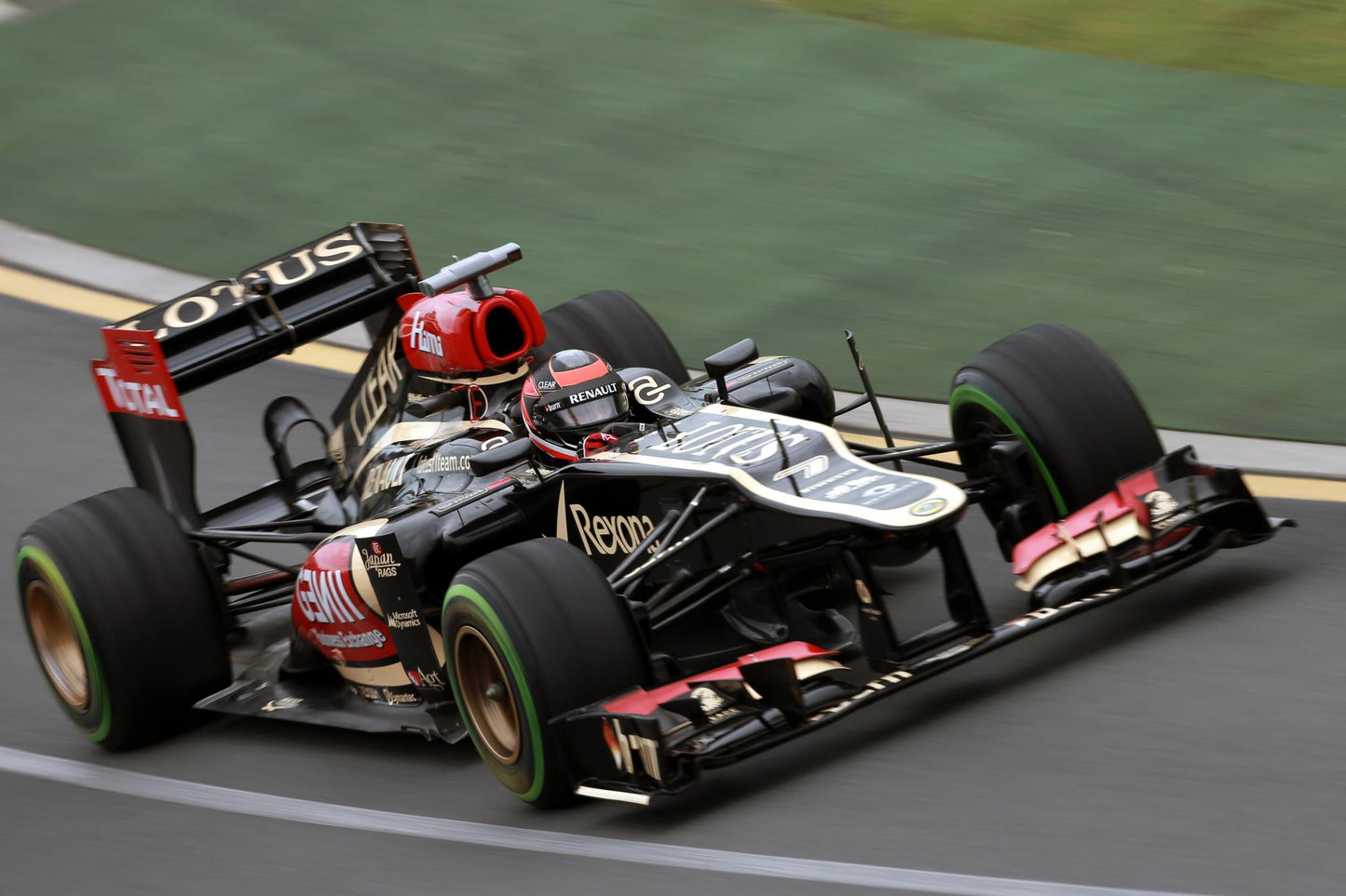 Tameo - TMK414 Lotus E21 Renault - 2013 - White Metal Car Kit - Scale 1:43, Made in Italy