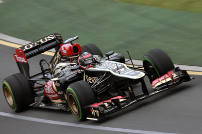 Tameo - TMK414 Lotus E21 Renault - 2013 - White Metal Car Kit - Scale 1:43, Made in Italy