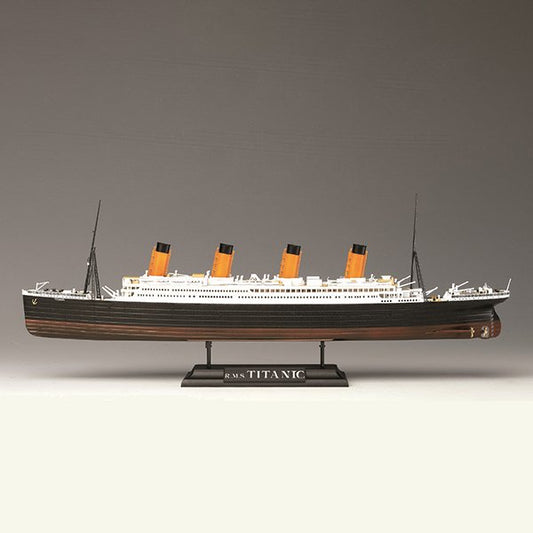 Academy - Rms Titanic W/led 1:700