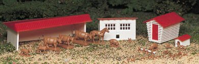 Bachmann - Ho Farm Buildings & Animals