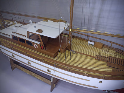Nauticurso Yacht Bruma With R/C Combo Set 1:43 Scale