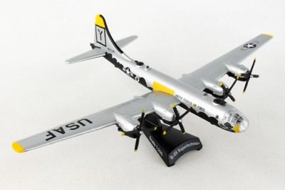 Daron - B-29 Superfortress 'Its Hawg Wild' 1:200