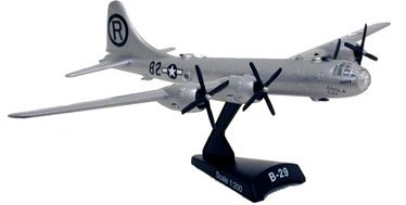 Daron - B-29 Enola Gay 1:200