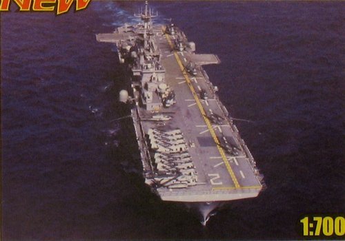 Hobby Boss - USS ESSEX LHD-2 1:700