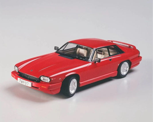 Hasegawa - Jaguar XJ-S TWR Sports w/Figure 1:24