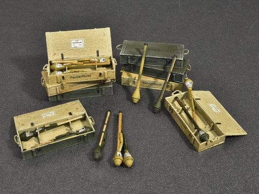 Mini Art - WWII Panzerfaust 30/60 Wpns:35