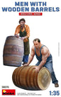 Mini Art - Men w/2 wooden barrels 1:35