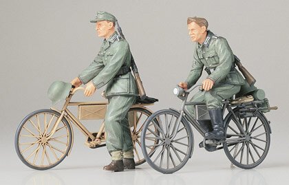 Tamiya - German Soldier W/Bike 1:35