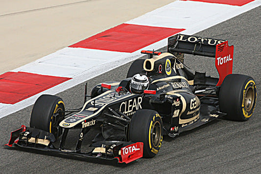 Tameo - TMK406 Lotus E20 Renault - 2012 - White Metal Car Kit - Scale 1:43, Made in Italy
