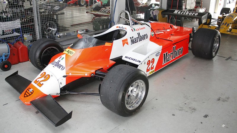Tameo - SLK109 Alfa Romeo 182T "Practice Session" - 1982 - White Metal Car Kit - Scale 1:43, Made in Italy