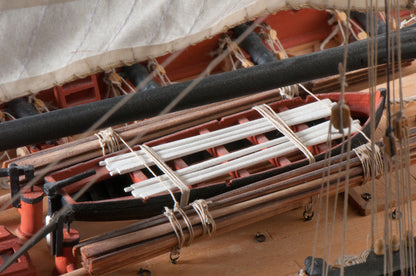 Dusek-Mamoli - Le Cerf Wood Model Ship Kit D009 Scale 1:72