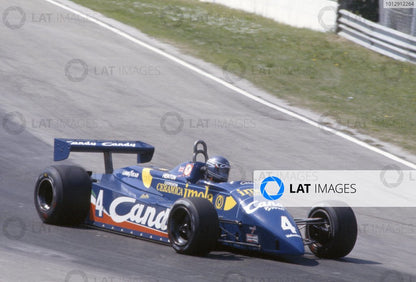 Tameo - SLK082 Tyrrell 011 Ford - 1982 - White Metal Car Kit - Scale 1:43, Made in Italy
